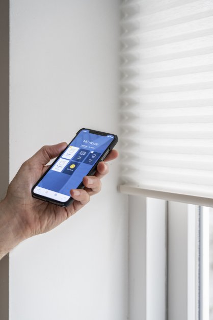 Elektriske Smart Home gardiner | App- og stemmestyring | www.stila.dk